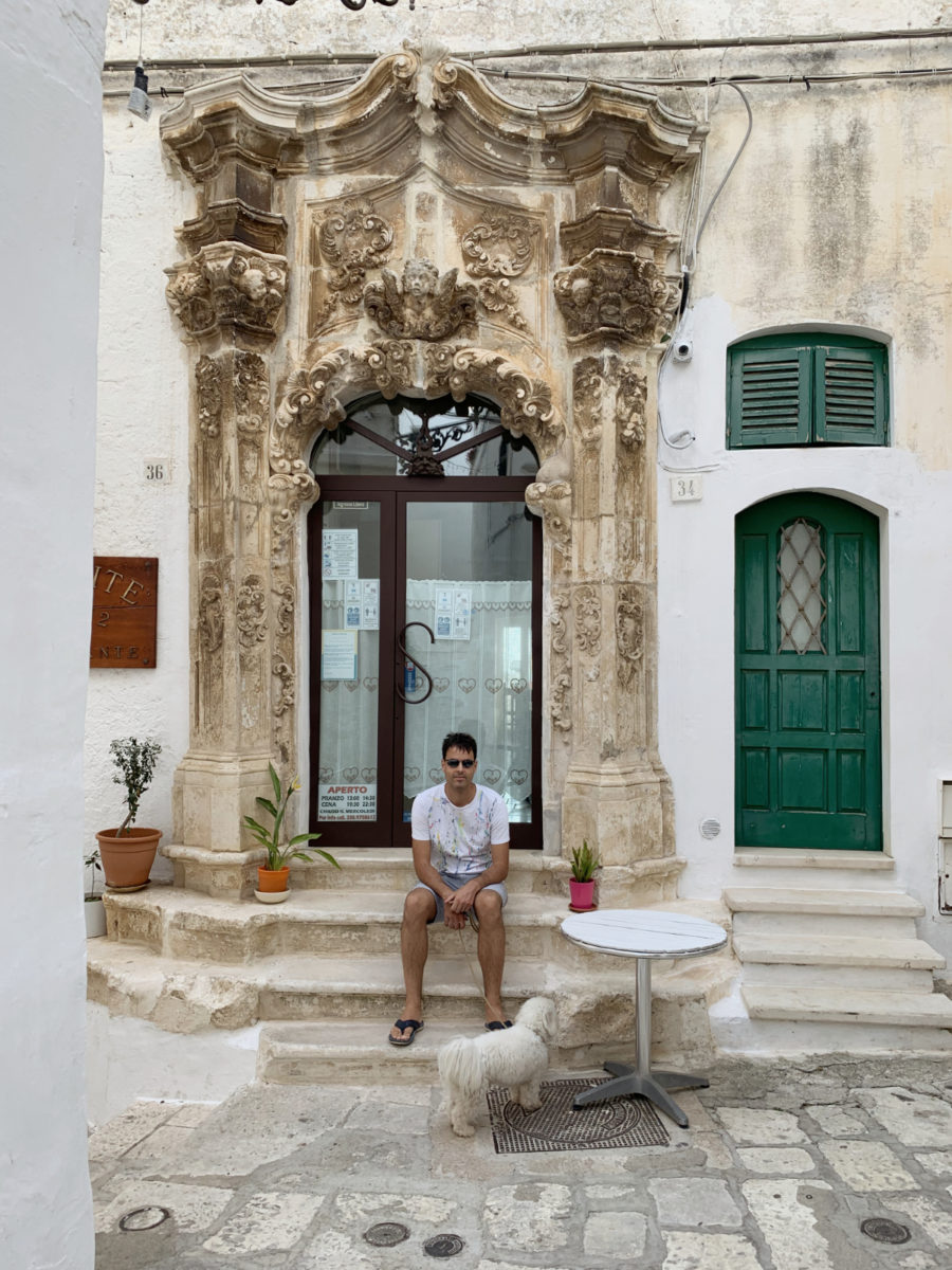 Ostuni je prijetno presenetil z bogatimi hišami na glavni ulici.