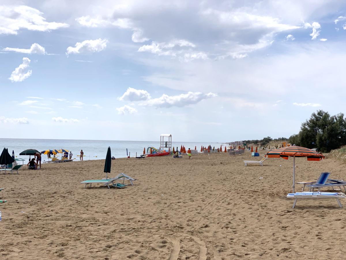 Prvič na plažah italijanskih Maldivov. Kilometri in kilometri peščenih plaž ter turkiznega morja.