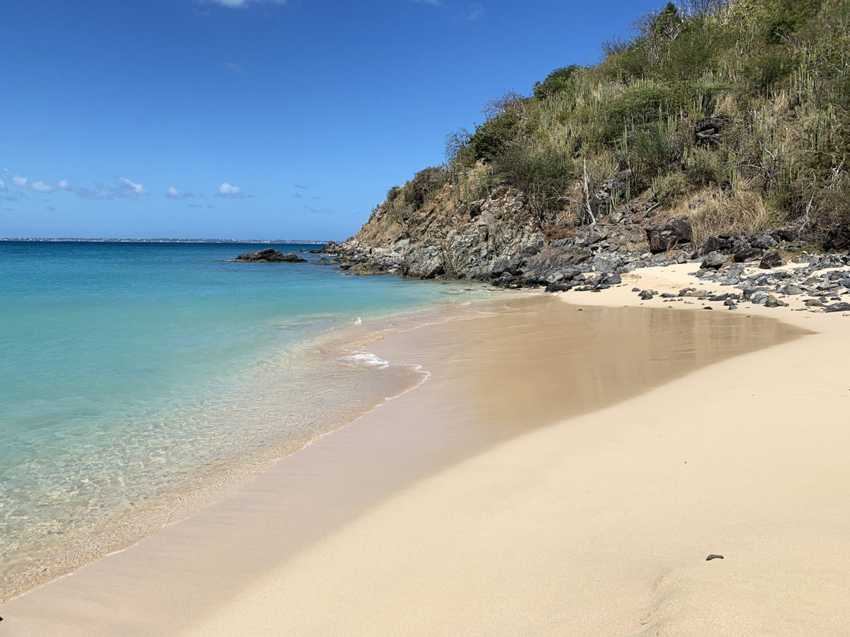 Čudovita plaža in morje na Happy Bay