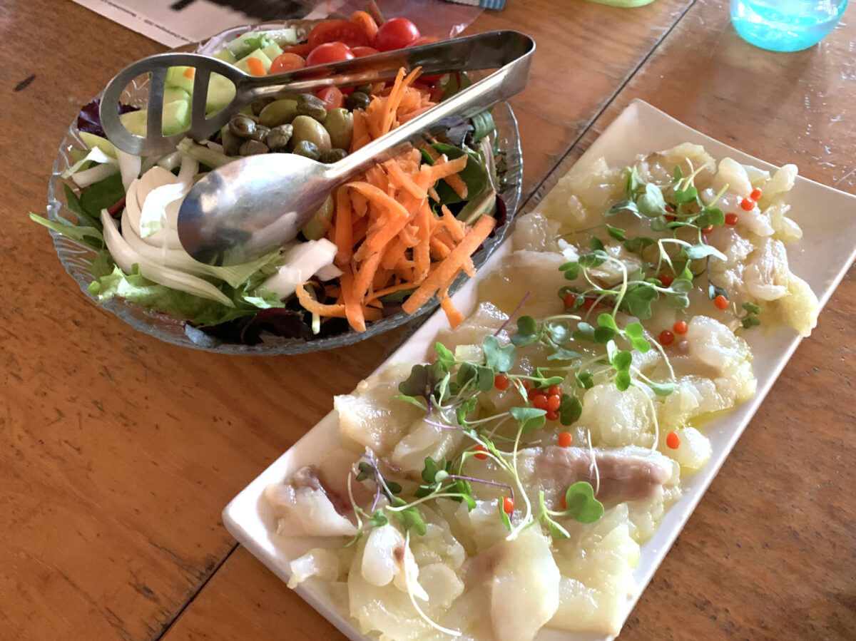 Ceviche in solata, hrana v španiji je bila okusna in poceni.